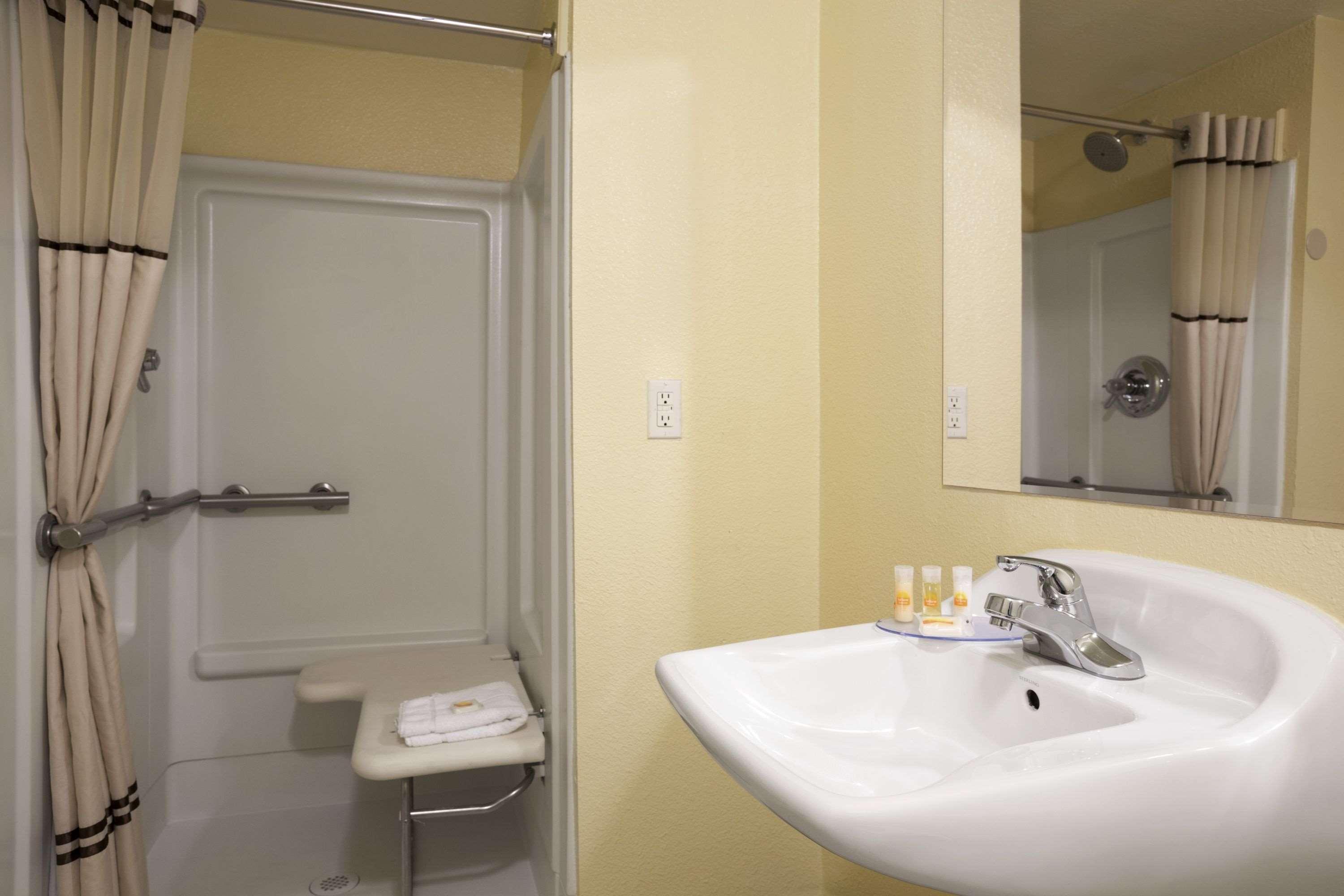 Days Inn By Wyndham Denver Downtown Екстериор снимка