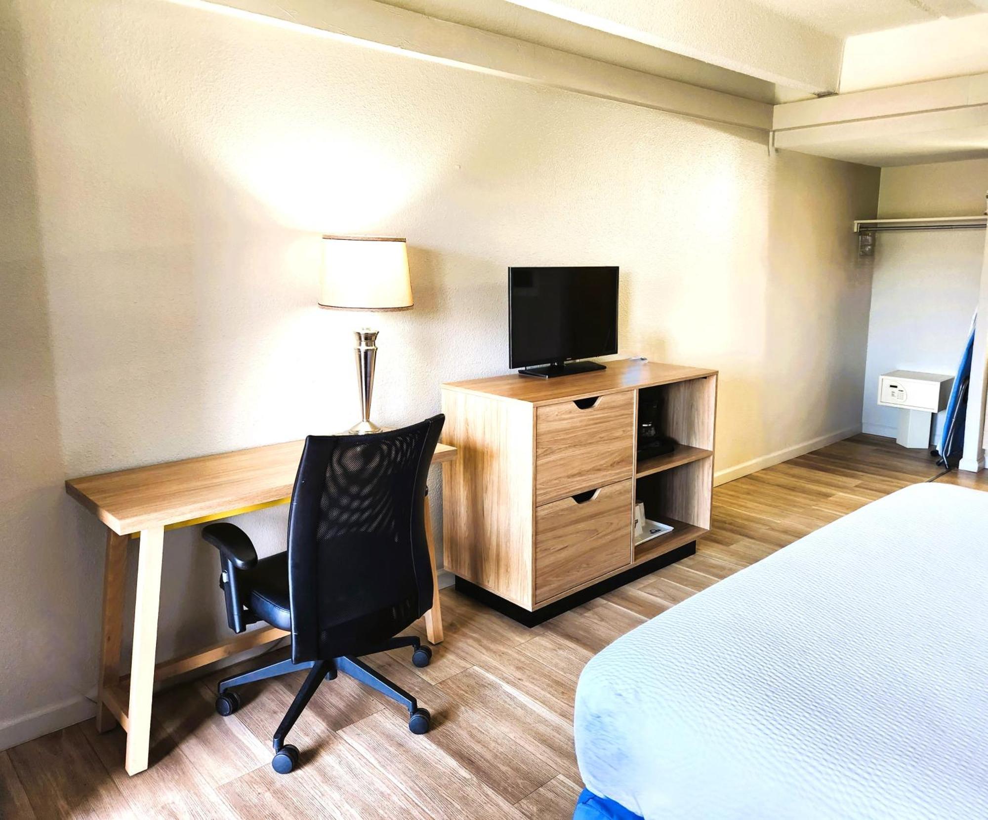 Days Inn By Wyndham Denver Downtown Екстериор снимка
