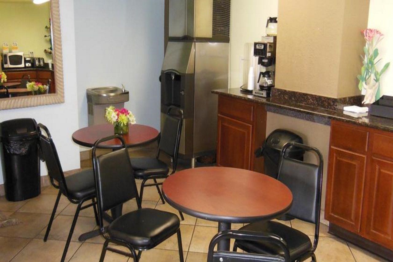 Days Inn By Wyndham Denver Downtown Екстериор снимка